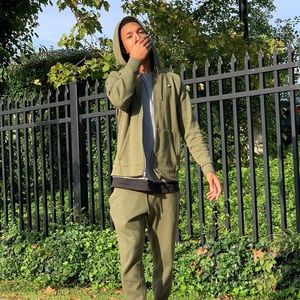 Meet your Posher, Dominic